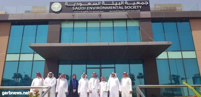 منسقو مبادرة " أنا أحب محافظتي " بخليص يزورون جمعية البيئة السعودية