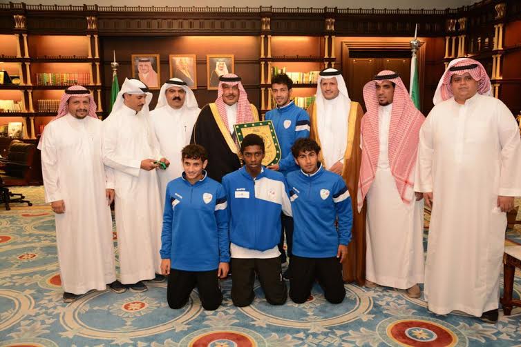 أمير الباحة يستقبل رئيس وأعضاء نادي العين الرياضي