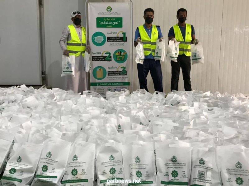 بر الحكامية تطلق مبادرة " نحن سندكم " وتوزع 6000 حقيبة وسلة صحية وغذائية