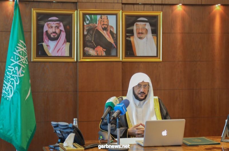 آل الشيخ": الترجمة الفورية لصلاتي التراويح والقيام من المشاريع المتميزة لنشر قيم الإسلام للعالم