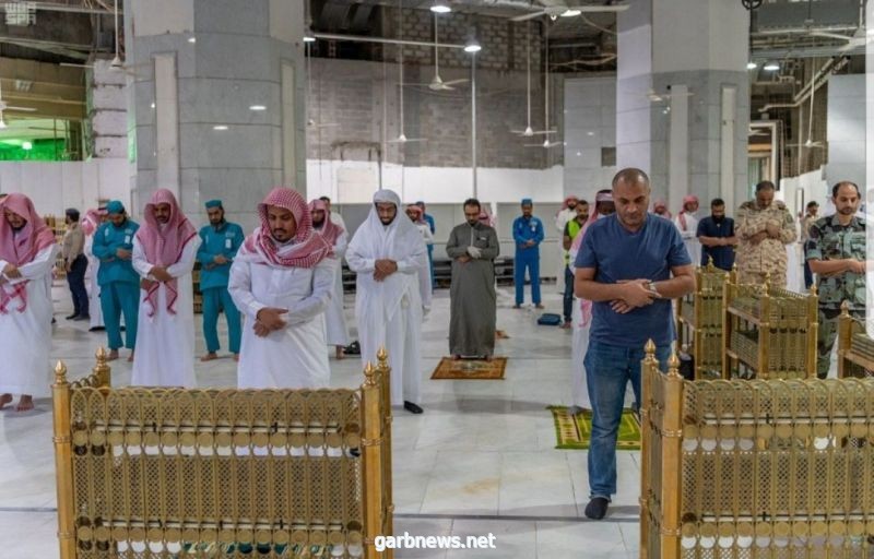 إدارة الأمن والممرات بالمسجد الحرام قامت بتطبيق التباعد الاجتماعي بين المصلين في جميع المصليات الداخلية