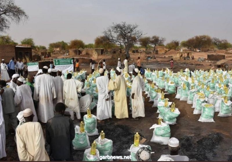 مركز الملك سلمان للإغاثة يواصل توزيع السلال الغذائية الرمضانية للأسر المحتاجة في السودان