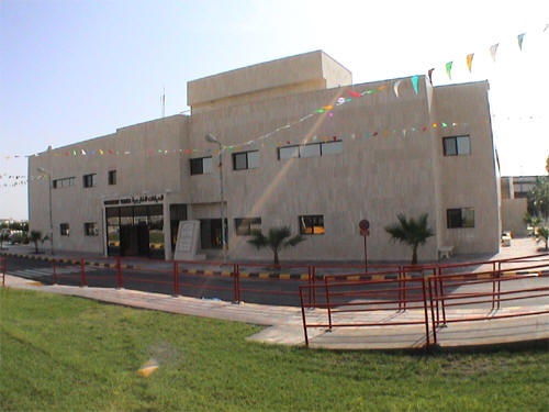 متطوعون يزورون مرضى مستشفى الظهران