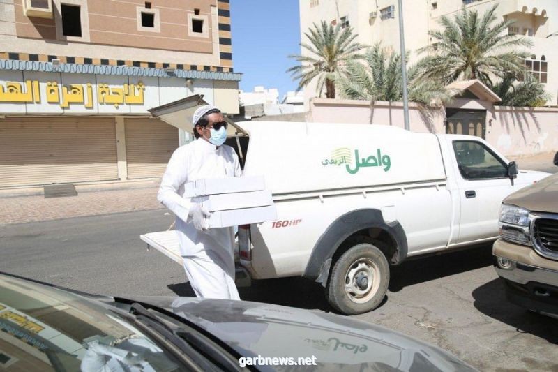 خير المدينة المنورة توزع ١٣ ألف سلة غذائية بالتعاون مع البريد السعودي