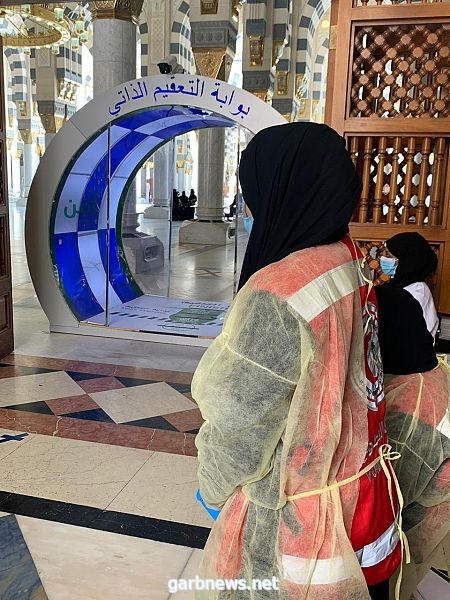الهلال الأحمر السعودي بالمدينة المنورة يجري أعمال الكشف الحراري والفرز البصري للمصلين بالمساجد ٠