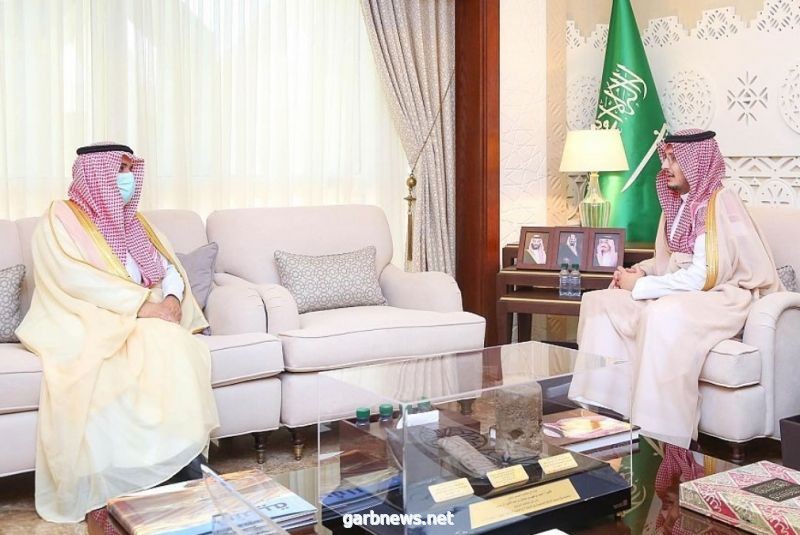 سمو الأمير أحمد بن فهد بن سلمان يلتقي رئيس غرفة الشرقية