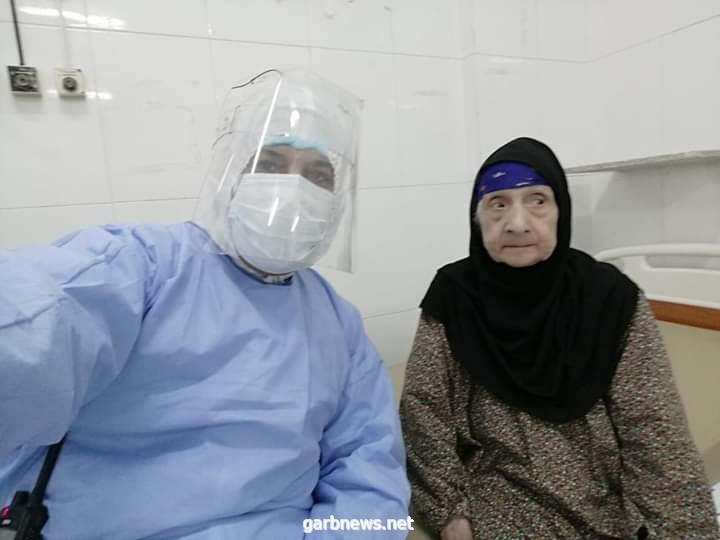 أكبر معمرة مصرية مصابة بكورونا تغادر مستشفى العزل