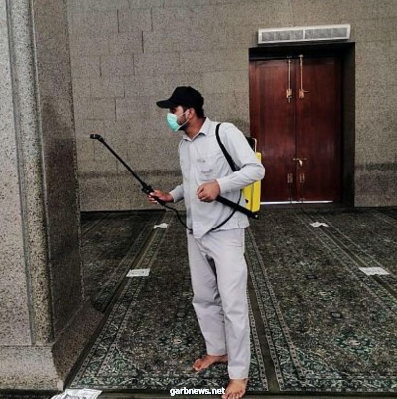 فرق الصيانة والنظافة بفرع وزارة الشؤون الإسلامية بالمدينة تتابع تنظيف وتعقيم المساجد٠