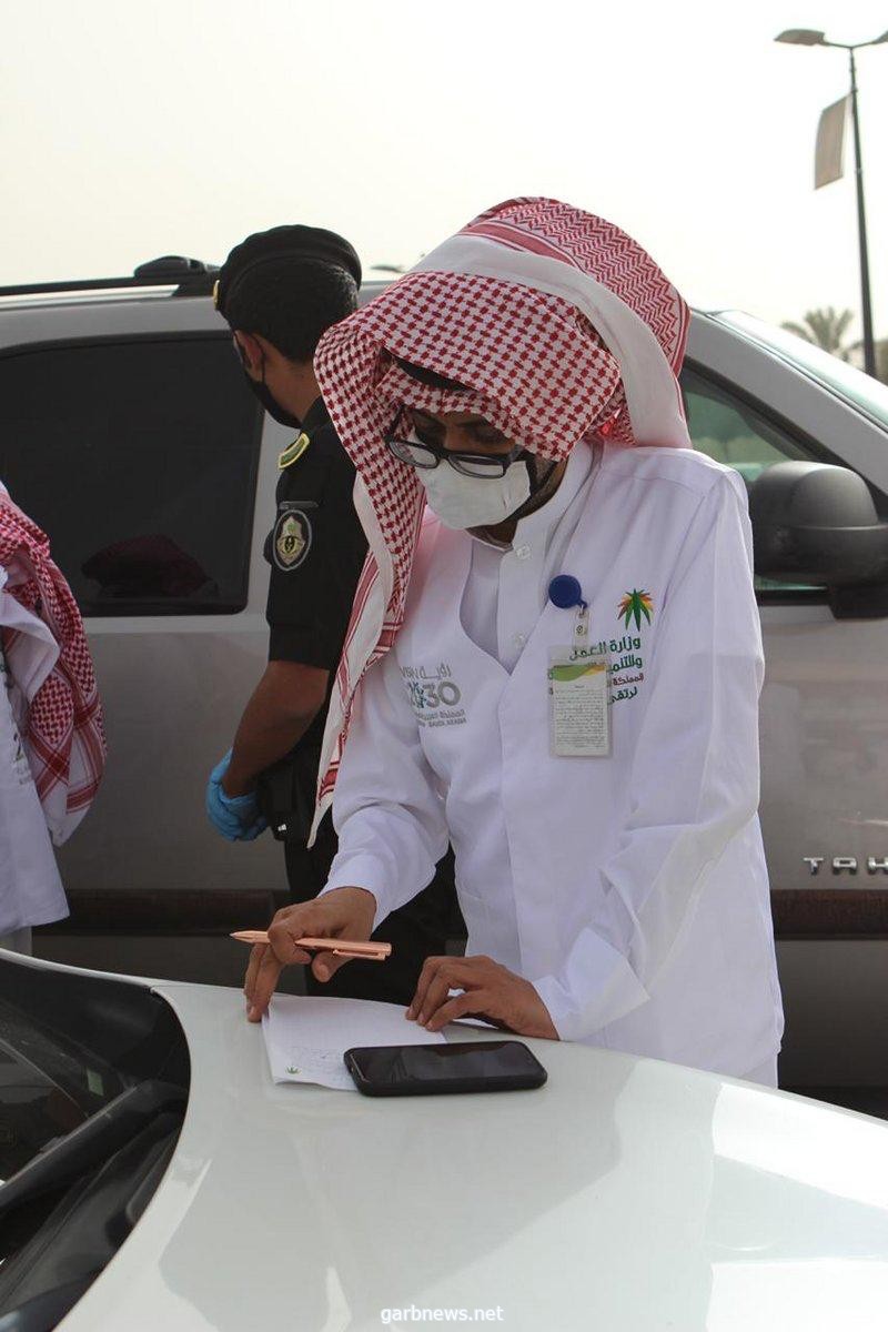 مكتب عمل  الرياض يضبط  12مخالفة في معارض السيارات