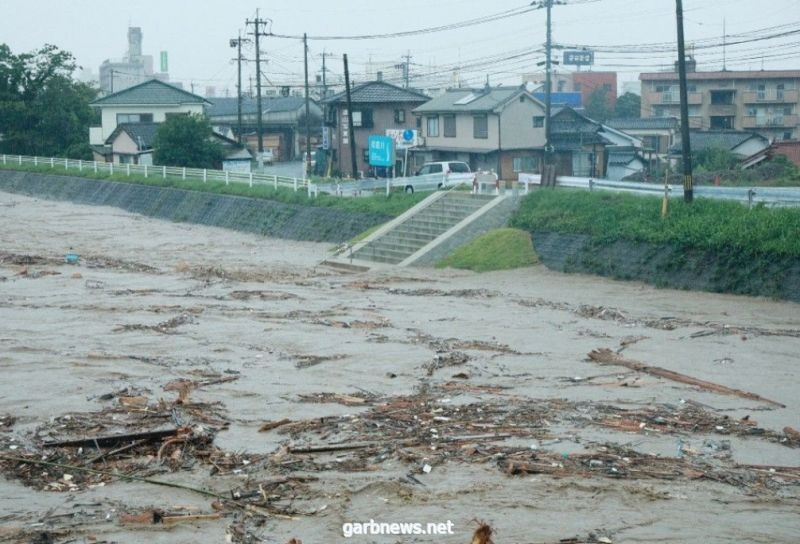 اليابان تأمر عشرات الآلاف بإخلاء منازلهم إثر فيضانات خلّفت 13 مفقوداً