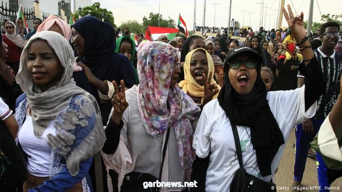 السودان يلغي قانون الردة، وحظر الخمر لغير المسلمين