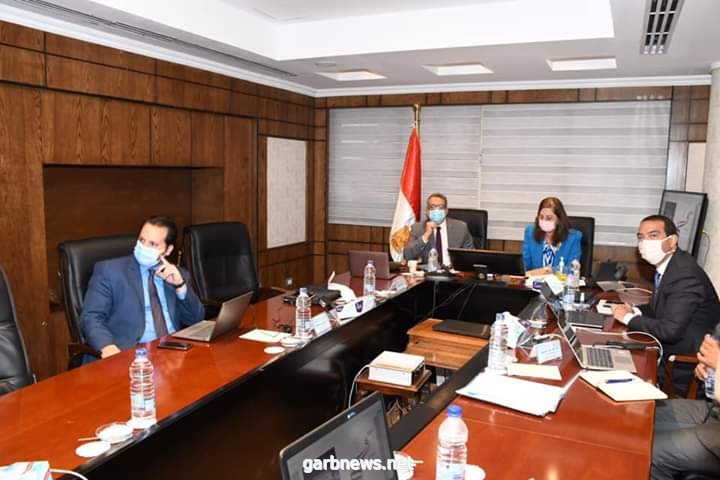 ثلاثة وزراء يجتمعون لبحث تطوير مبنى مجمع التحرير المصرى