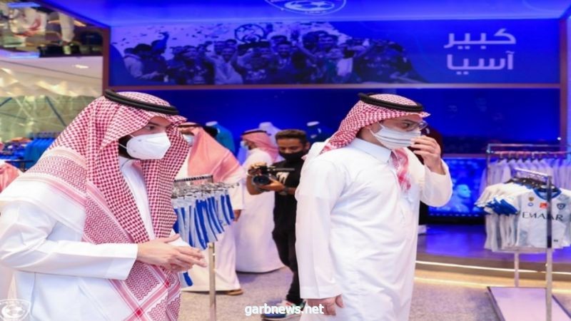 بحضور "ابن نافل" وعدد من اللاعبين.. الهلال يفتتح متجره الجديد