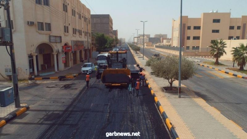 أمانة الجوف تعيد سفلتة ١٣٣ ألف م٢ بشوارع مدينة سكاكا