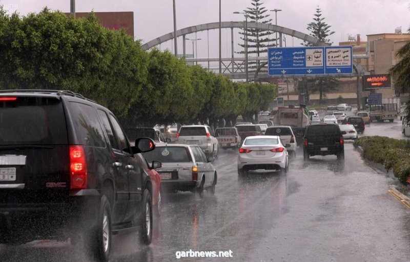 عسير.. تنبيه متقدم يبشر بالأمطار و”المدني”: لا تجازفوا بقطع السيول