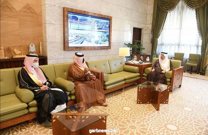 سمو أمير منطقة الرياض يستقبل الرئيس الإقليمي لمجموعة ماجد الفطيم العقارية بالمملكة