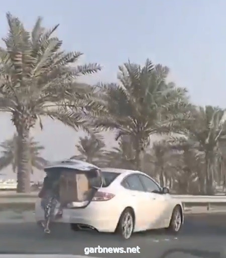 القبض على فتاة وضعت عاملة في صندوق سيارتها بالبحرين..