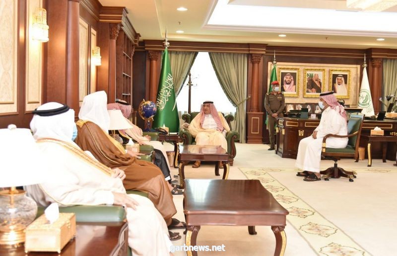 سمو الأمير محمد بن ناصر يستقبل رئيس جامعة جازان ورئيس المحكمة العامة ووكلاء الامارة