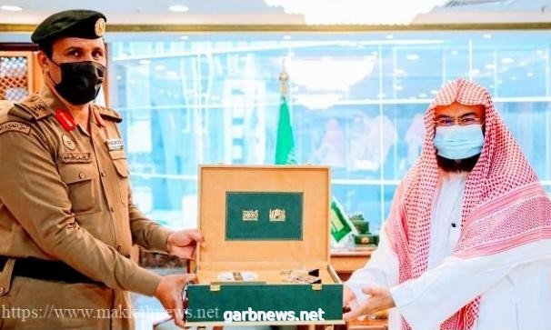 معالي الشيخ الدكتور السديس  يلتقي مع قائد قوة أمن المسجد الحرام العقيد البقمي