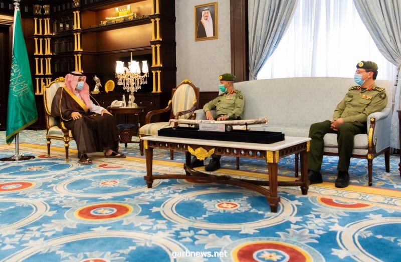 الأمير الدكتور حسام بن سعود يستقبل مدير جوازات المنطقة بمناسبة تعيينه