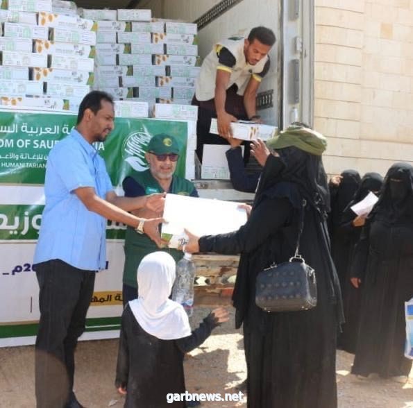 “سلمان للإغاثة” يدشن توزيع 25,000 كرتون من التمور في محافظة المهرة