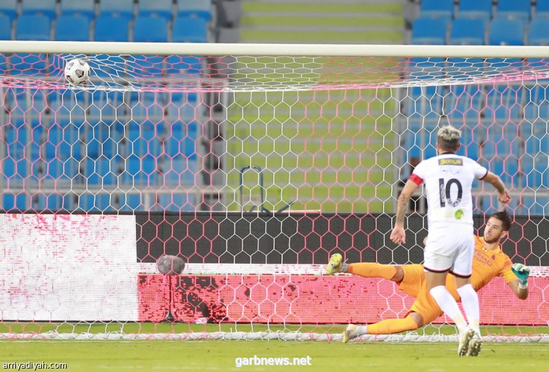 الشباب يتغلب على النصر في مباراة مثيرة