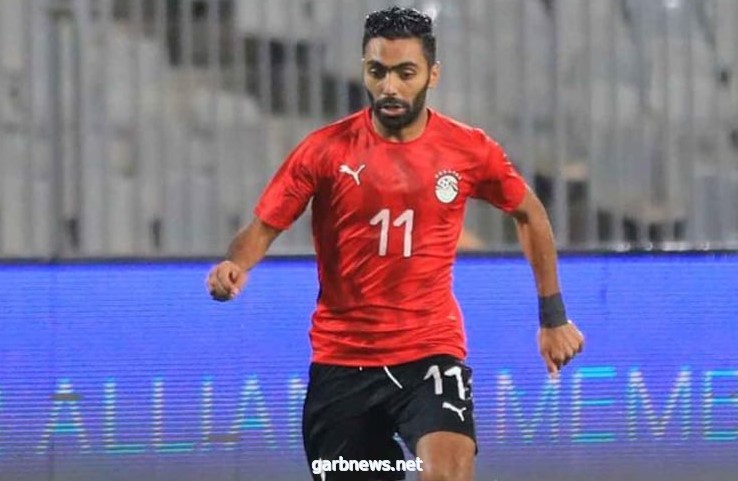 طبيب المنتخب المصري يفحص  الشحات قبل عرض موقفه على جهاز البدري