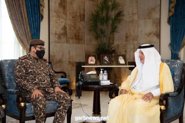 سمو الأمير خالد الفيصل يستقبل قائد القوات الخاصة للأمن البيئي.