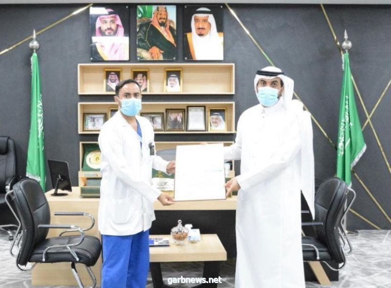 مدير عام الشؤون الصحية بجازان يكرم رئيس قسم الأشعة بمستشفى صبيا العام