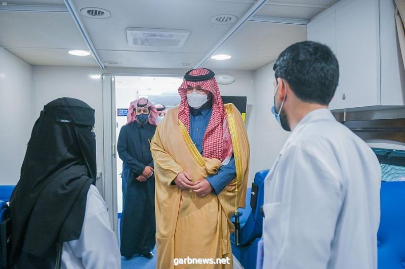 سمو الأمير فيصل بن خالد بن سلطان يدشن حملة العربات الجديدة للتبرع بالدم بالحدود الشمالية.