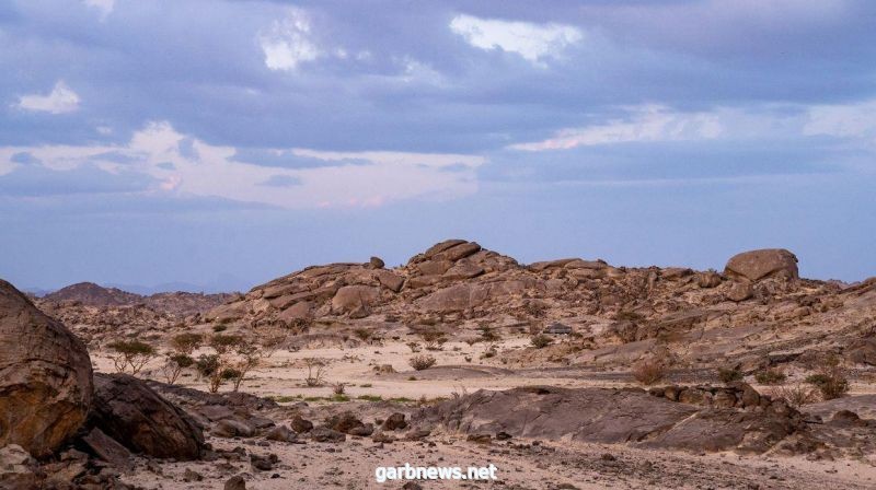 "جبل القمر" في جدة.. تحفة طبيعية في "شتاء السعودية"