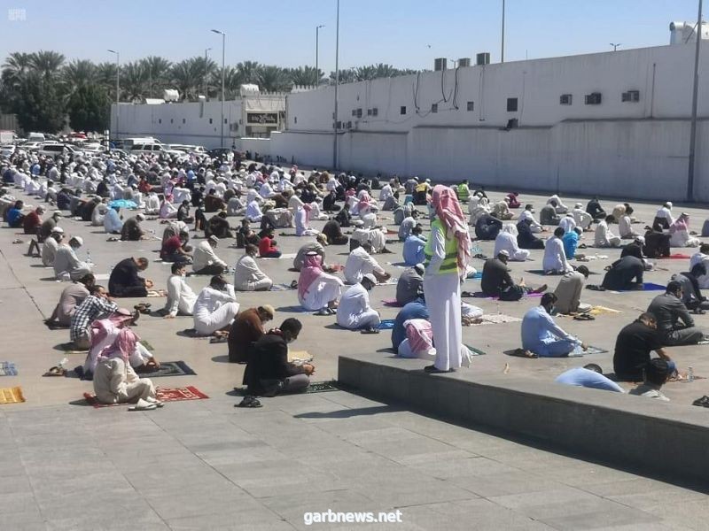 25 متطوعا ومتطوعة لتنظيم المصلين في مسجد قباء