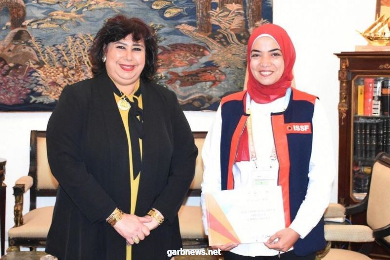 وزيرة الثقافة المصرية تهنئ ابنة الاوبرا المصرية لمشاركتها فى بطولة العالم للخرطوش