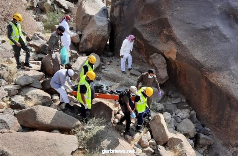 العثور على مفقود أضم متوفى في أحد الجبال الصخرية