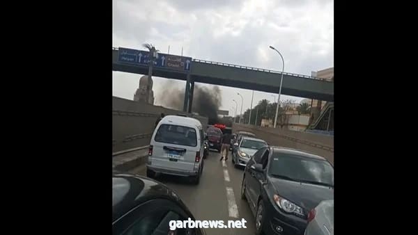 رجال الحماية المدنية يسيطرون على اشتعال النيران فى سيارة داخل نفق الأزهر فى مصر