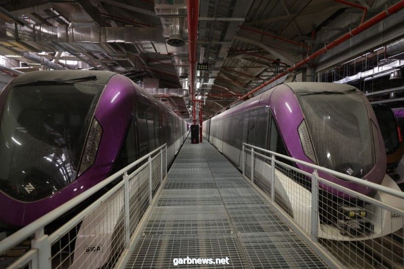#تحت_الأضواء   : مترو الرياض الجديد يبدء رحلته التجريبية ألأولى   " بالصور "