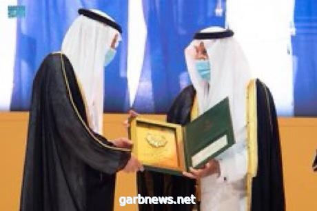 أمير مكة المكرمة يتوّج الجبير بجائزة الاعتدال