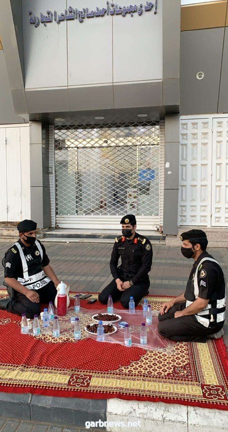 قائد الدوريات الأمنية يشارك الأفراد وجبة الإفطار بمحافظة بيشة