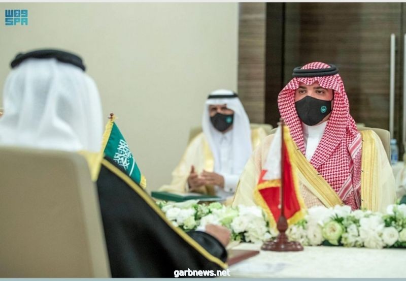 سمو الأمير عبدالعزيز بن سعود ووزير الداخلية البحريني يرأسان الاجتماع الأول للجنة التنسيق الأمني والعسكري