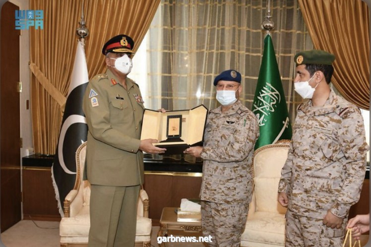رئيس هيئة الأركان العامة السعودية  يستقبل قائد الجيش الباكستاني