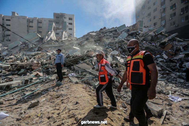 إسرائيل تشن غارات على غزة وتستهدف برجاً سكنياً