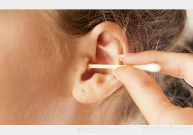 إحذري مخاطر تنظيف الأذن بعيدان القطن لهذه الأسباب!