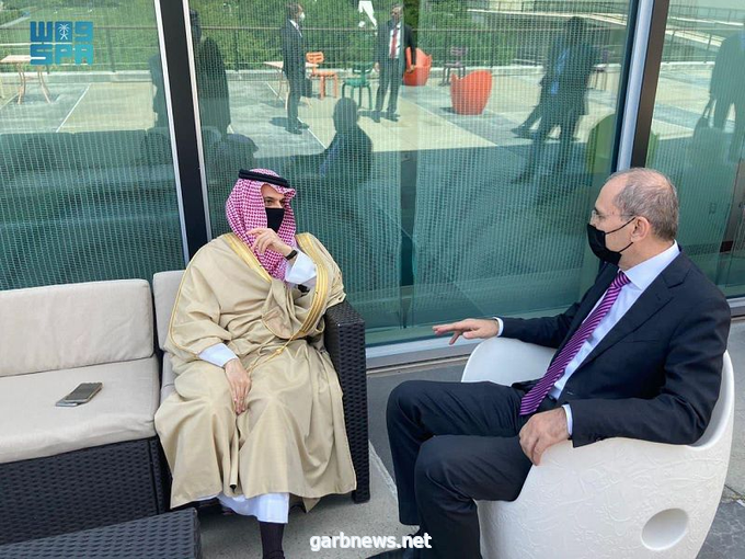 سمو الأمير فيصل بن فرحان يلتقي نائب رئيس الوزراء وزير خارجية #الأردن، ويبحث معه العلاقات الثنائية بين البلدين الشقيقين،
