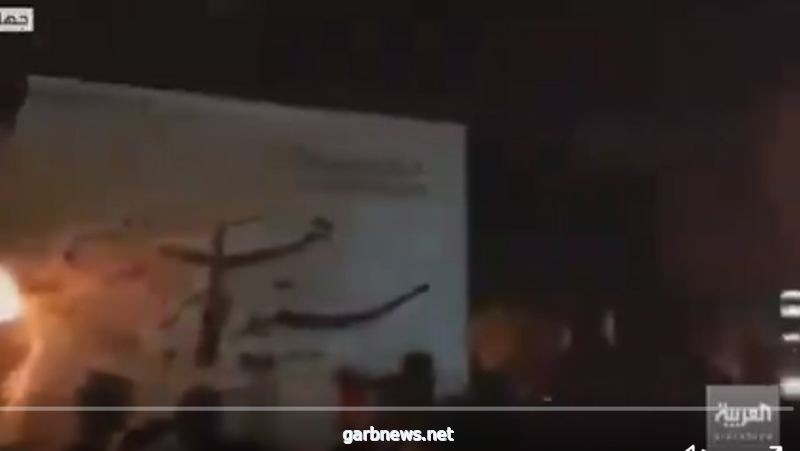 إيران.. محتجون يحرقون مقر المرشح الرئاسي "رئيسي" في محافظة جهار