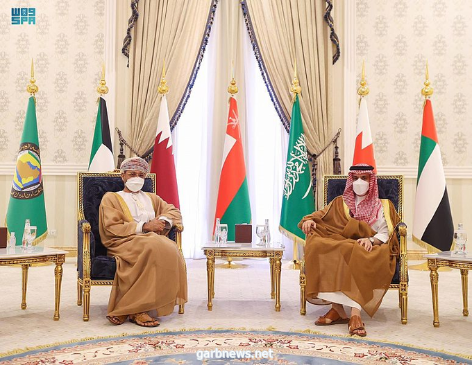 سمو #وزير_الخارجية ووزير خارجية سلطنة عُمان يبحثان  العلاقات الثنائية بين البلدين الشقيقين، وسبل تعزيزها في مختلف المجالات.