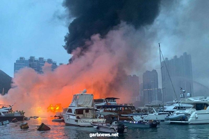 غرق 10 يخوت إثر حريق بمرسى في هونغ كونغ