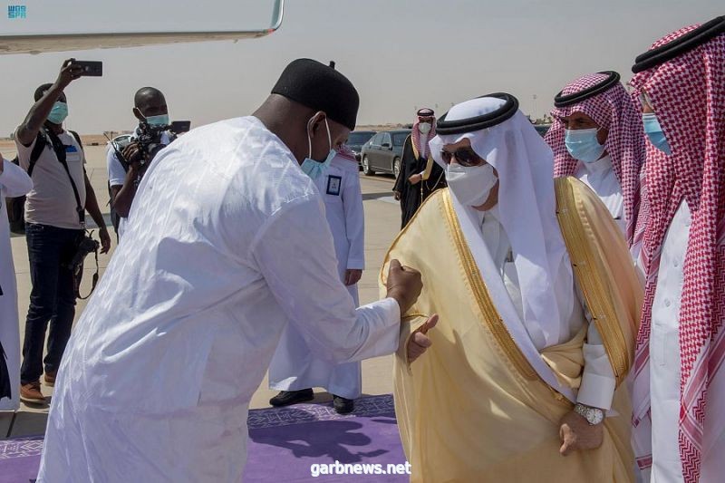 رئيس جمهورية جامبيا يصل #الرياض، وفي مقدمة مستقبليه سمو الأمير فيصل بن بندر.