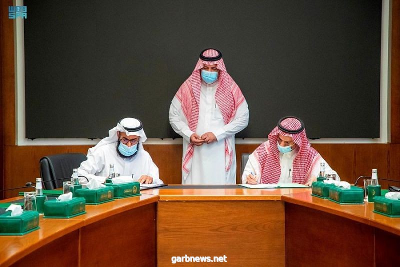 سمو أمير منطقة حائل يشهد توقيع اتفاقيات لتجمع حائل الصحي مع جامعة الملك عبدالعزيز وجمعية الكلى.