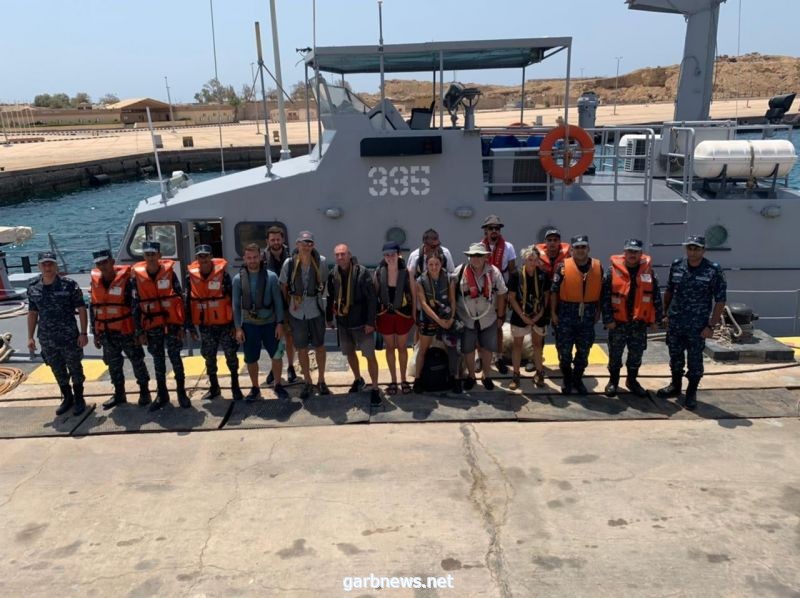 القوات البحرية  المصرية تنجح في إنقاذ يخت شراعي يحمل الجنسية السويسرية على متنه 10 أفراد من جنسيات مختلفة