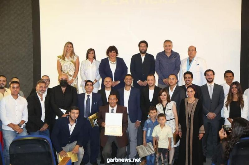 وزيرة الثقافة المصرية تكرم صناع فيلم ريش الفائز بجائزة أسبوع النقاد في مهرجان كان السينمائي الدولي